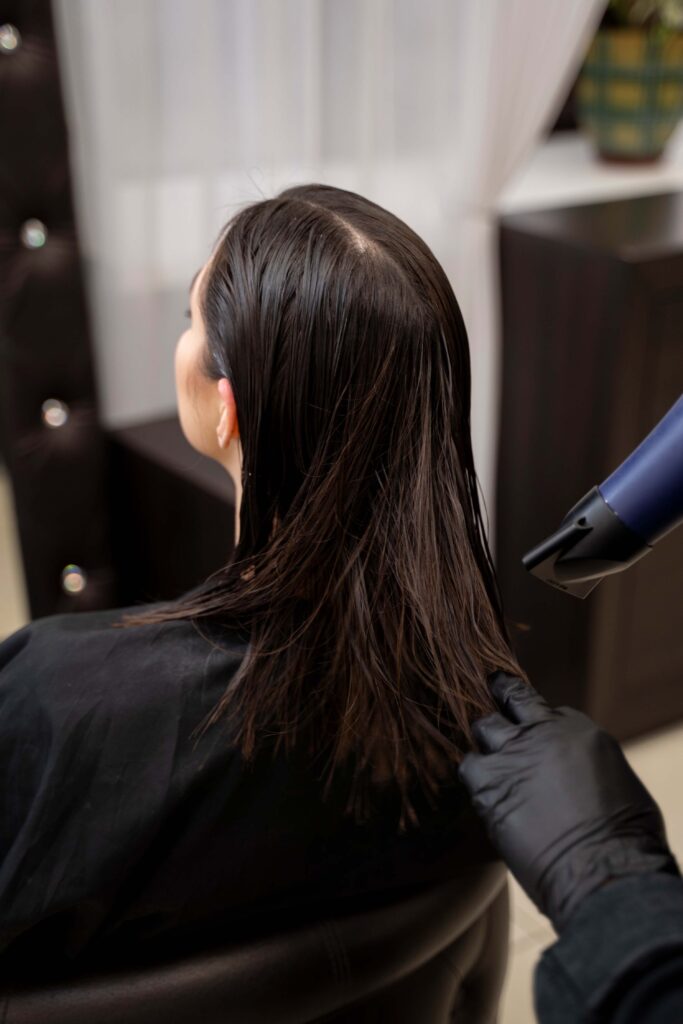 Cabello liso después de un servicio profesional