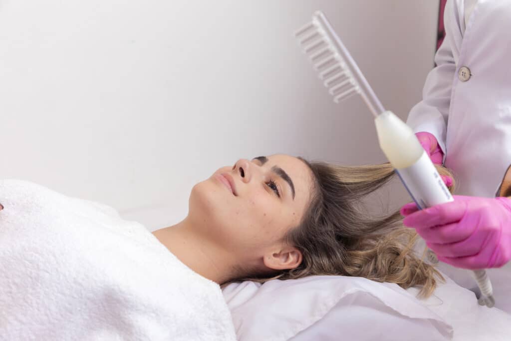 Tratamiento profesional relacionado con cuidado y crecimiento del cabello