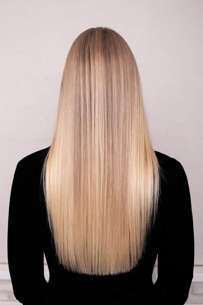 Cabello rubio con iluminación fina tipo babylights