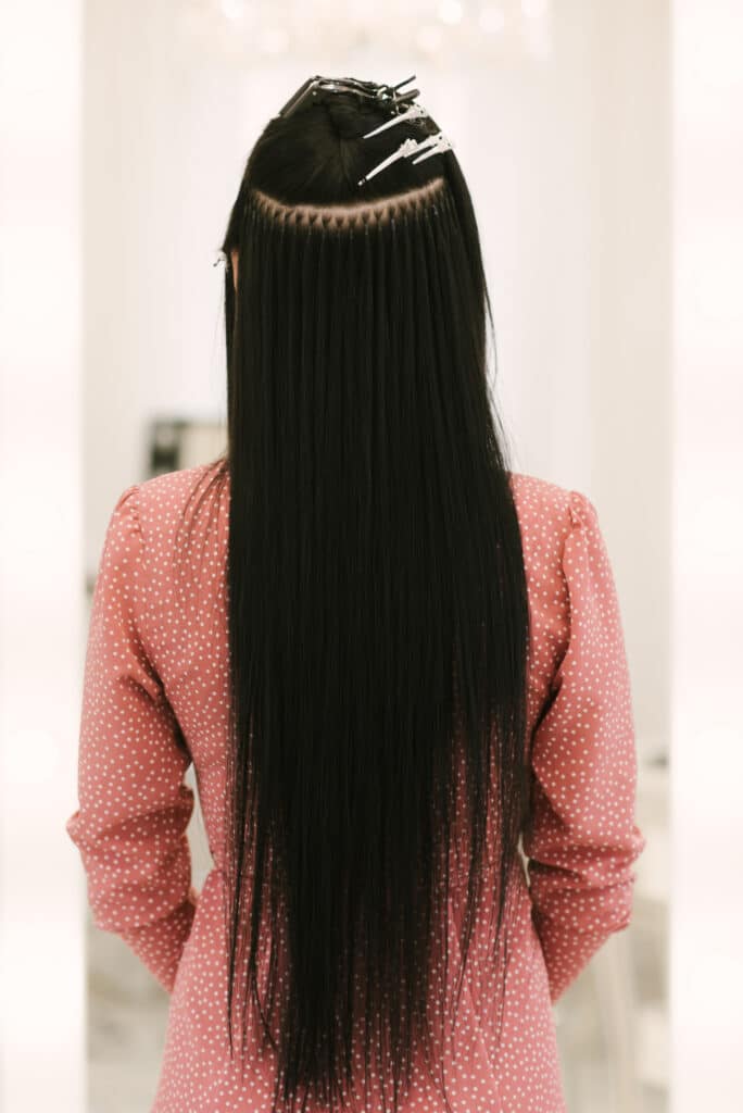 Aplicación de extensiones en cabello natural