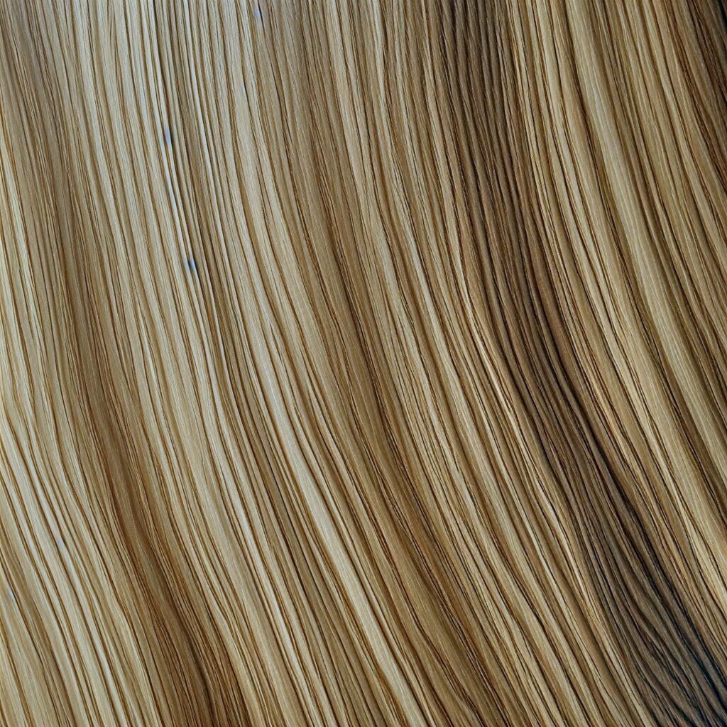 Cabello con rayitos claros y contraste visible