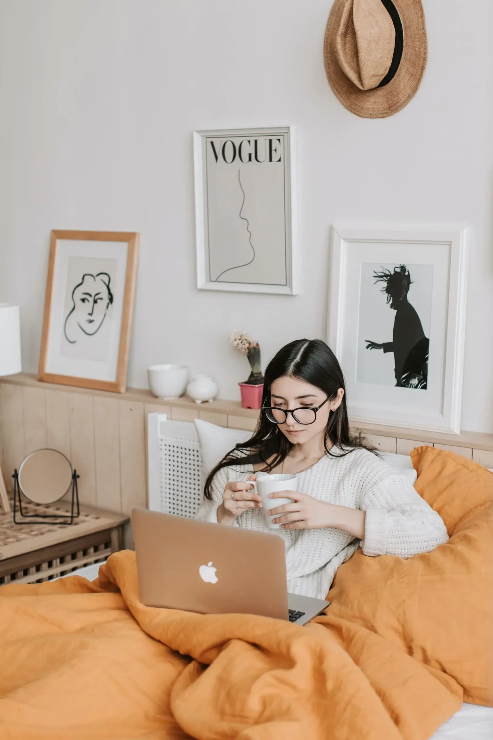 Mujer con computadora